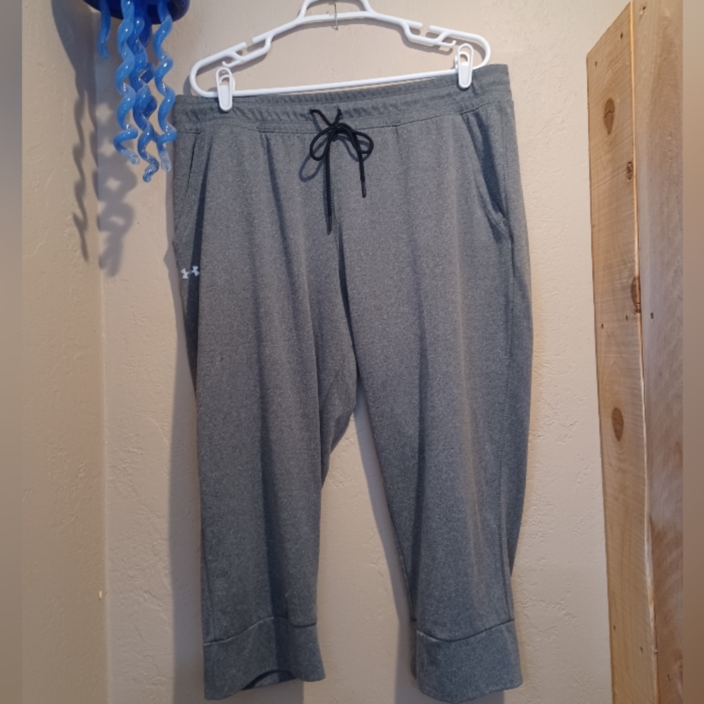 Womens Under Armour capri jogger